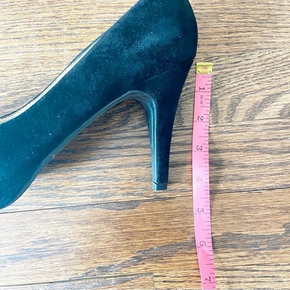 Marc Fisher | Black Suede Rounded Toe Pumps Size 8.5 - Picture 12 of 12
